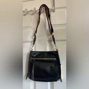 Antik Kraft Began fax leather Black Crossbody Bag with Sleek Design